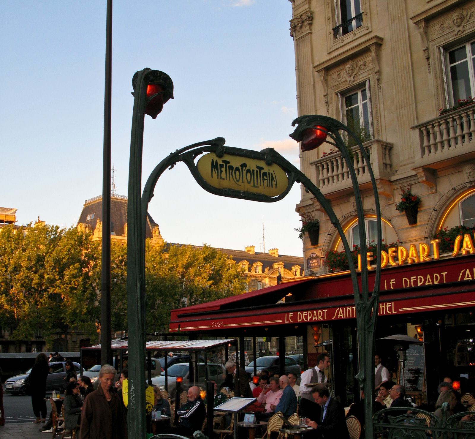Art-entrance-to-the-Metro-Latin-Quartier-Paris-France-tips-travel-on-a-budget