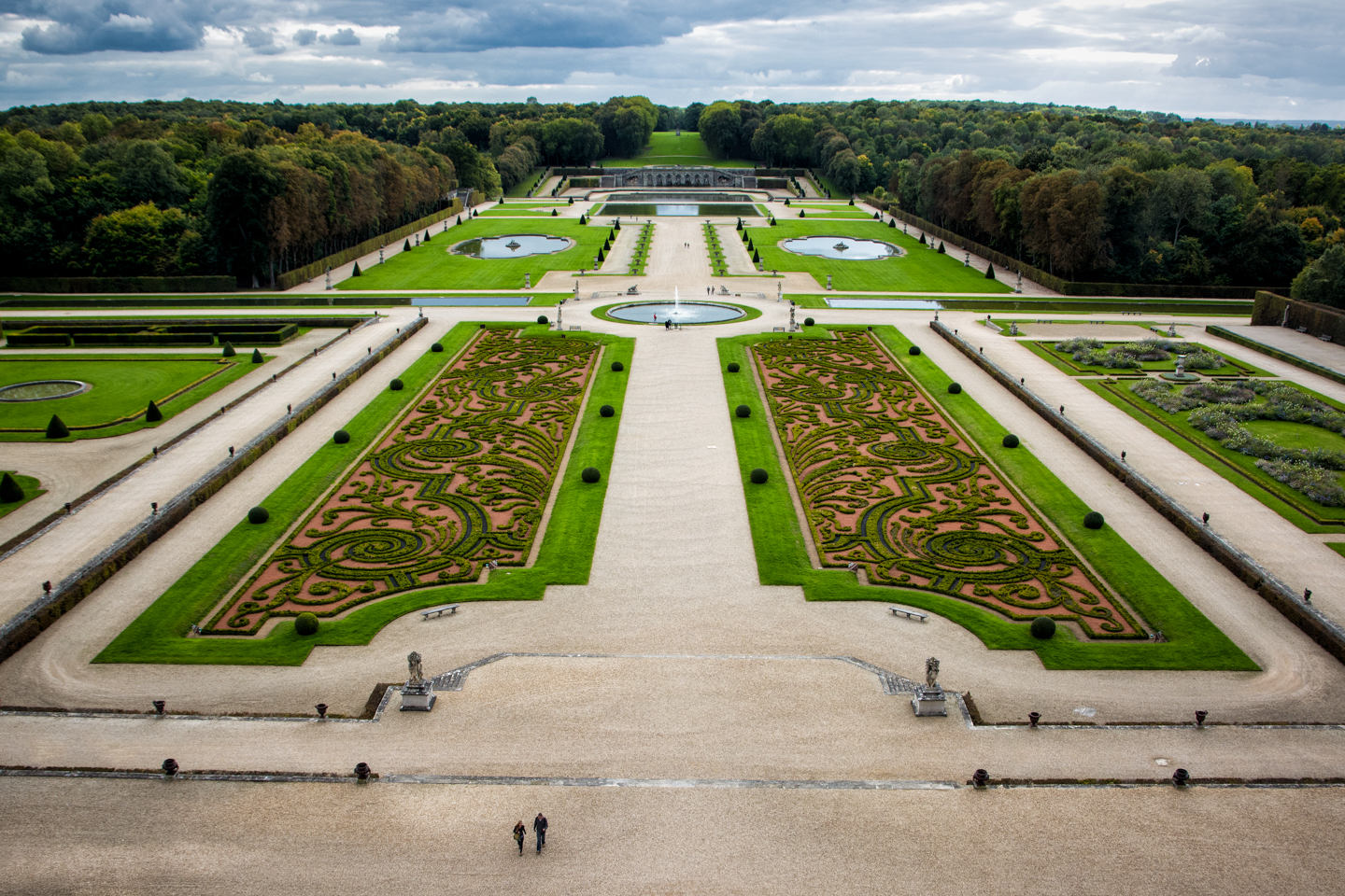 The gardens at Vaux-de-Vicomte are large and impressive.